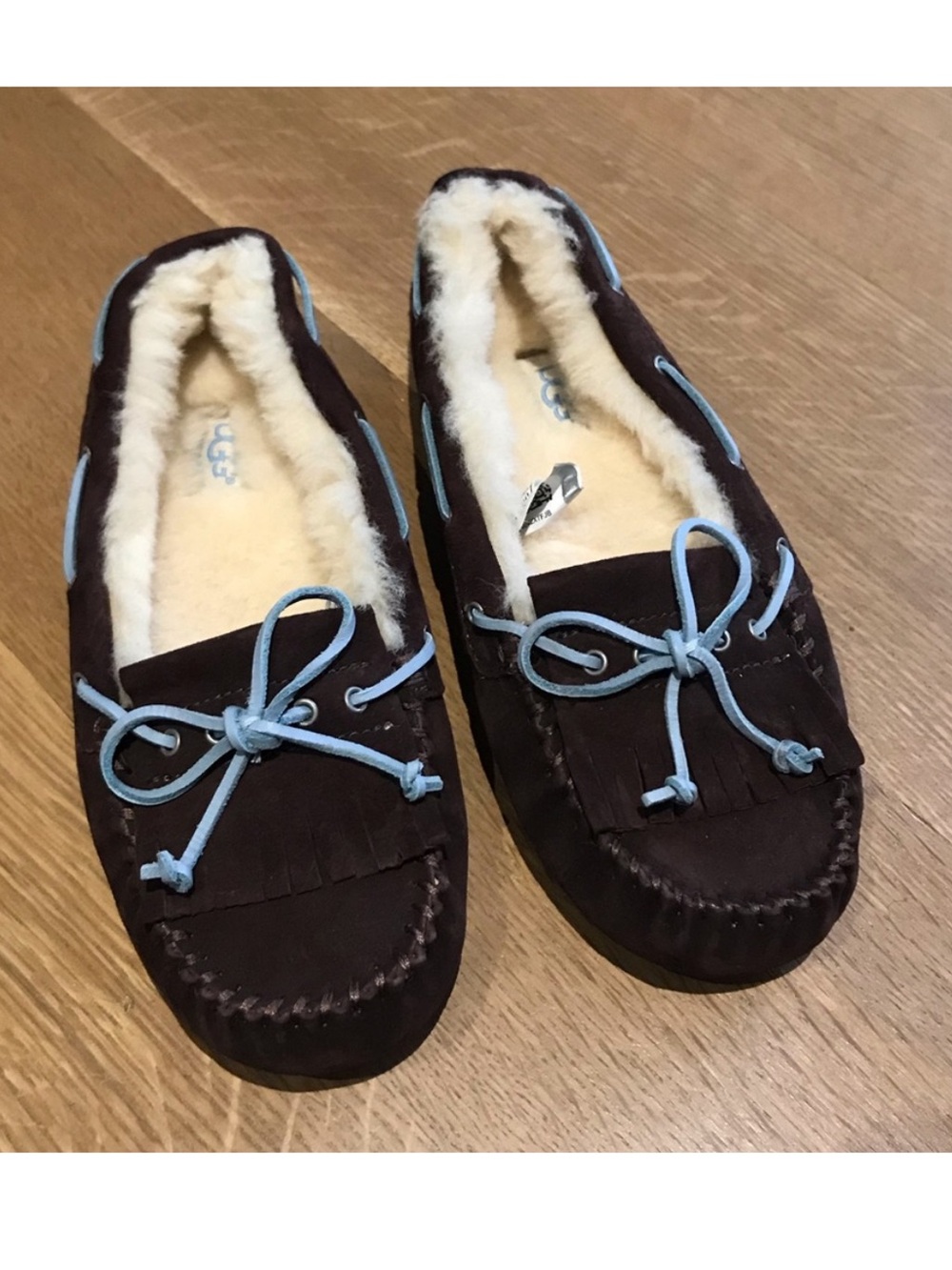 New Ugg Mandie Slippers Shearling and Leather Size 5 - Like Dakota